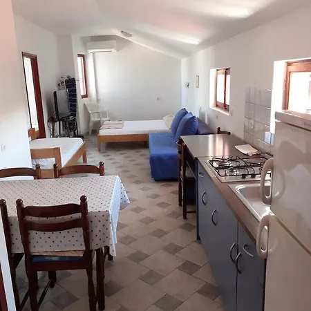 Ana Apartment *